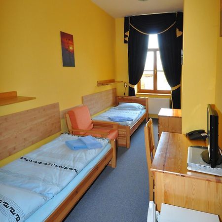 Hotel U Radnice Лоуни Стая снимка