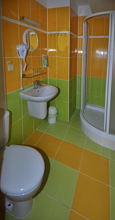 Hotel U Radnice Лоуни Екстериор снимка