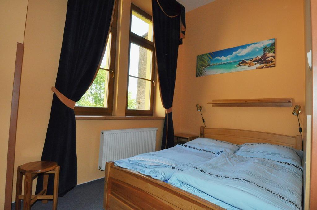 Hotel U Radnice Лоуни Екстериор снимка