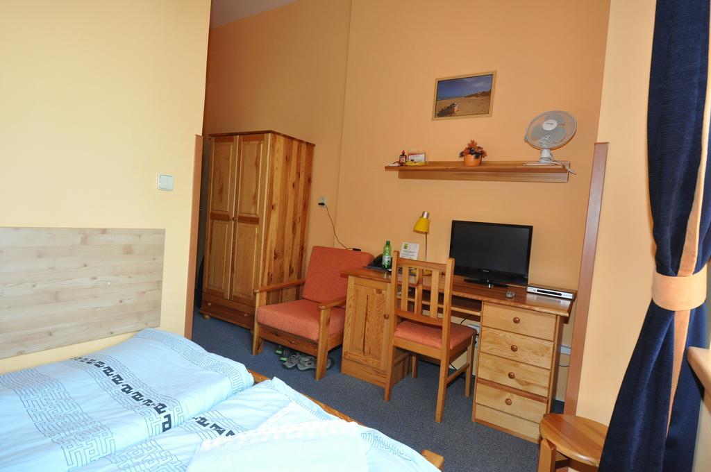 Hotel U Radnice Лоуни Екстериор снимка