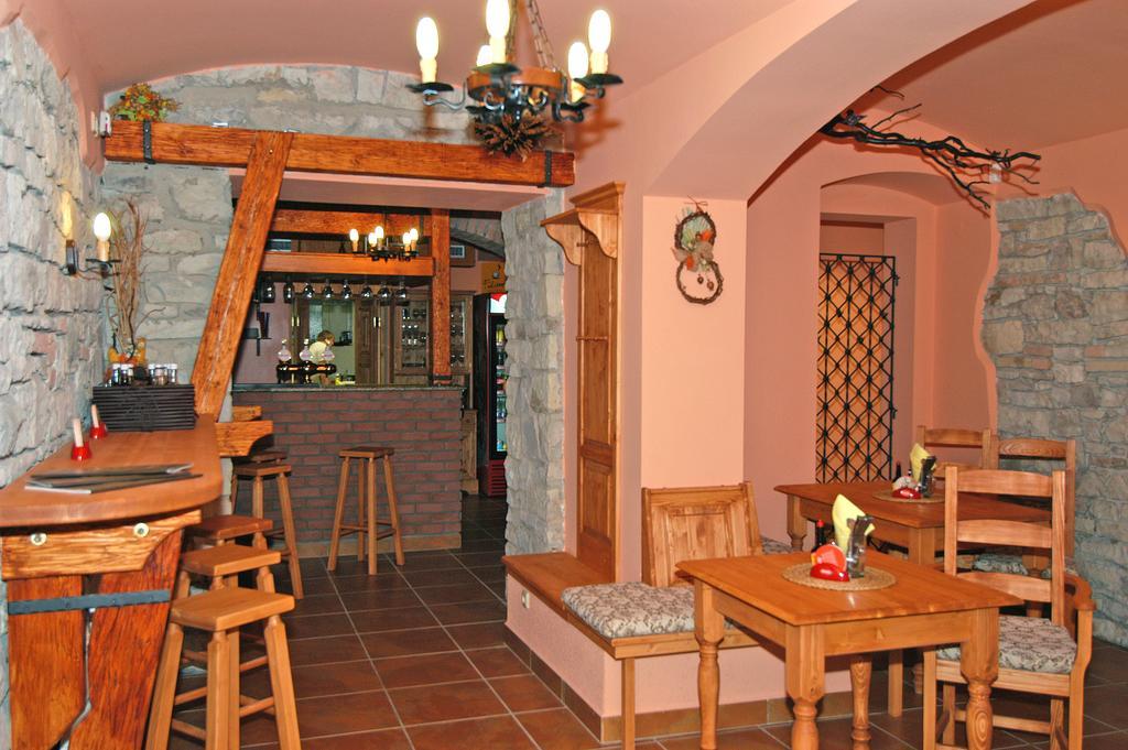 Hotel U Radnice Лоуни Екстериор снимка