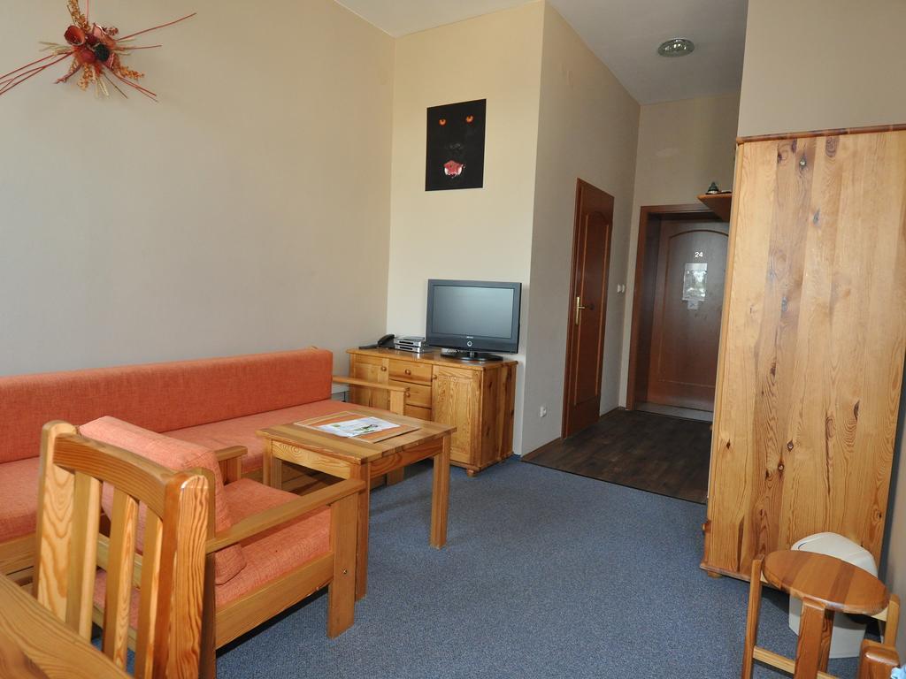 Hotel U Radnice Лоуни Екстериор снимка