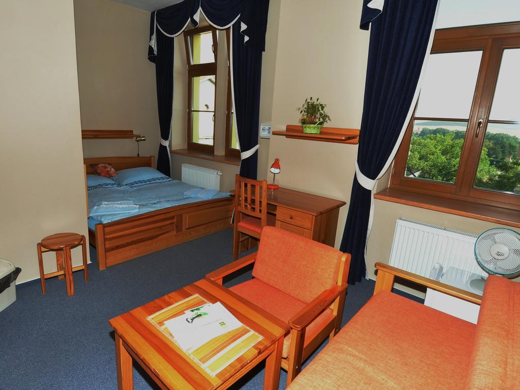 Hotel U Radnice Лоуни Екстериор снимка