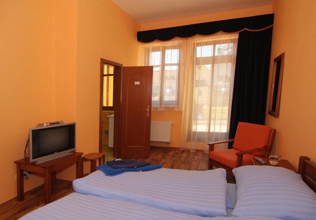 Hotel U Radnice Лоуни Стая снимка