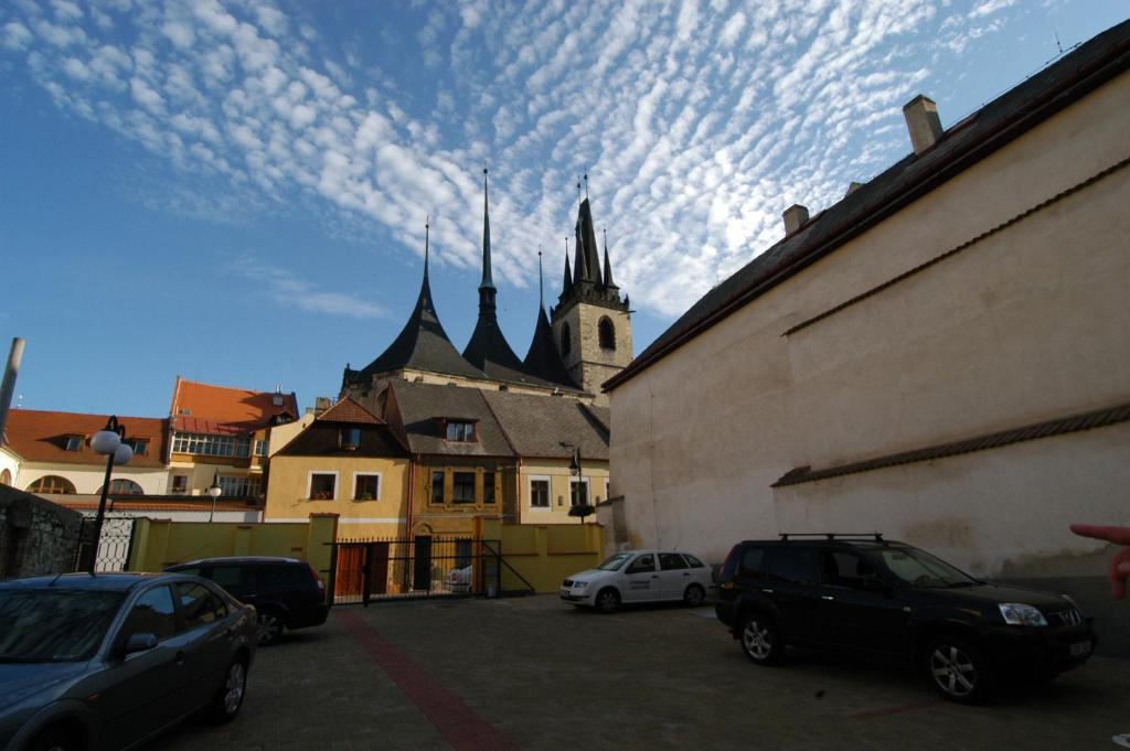 Hotel U Radnice Лоуни Екстериор снимка