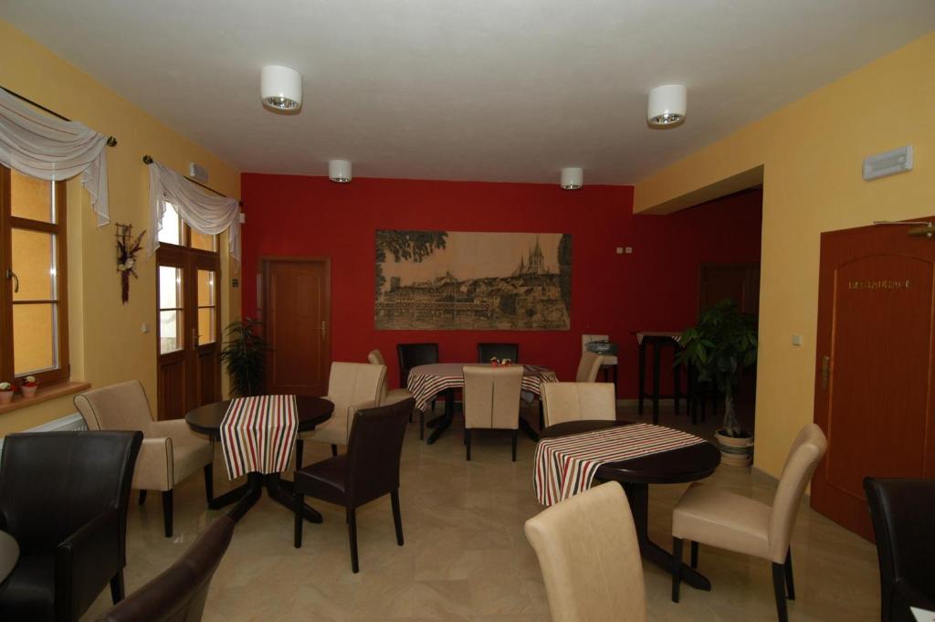 Hotel U Radnice Лоуни Екстериор снимка