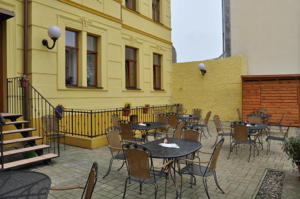 Hotel U Radnice Лоуни Екстериор снимка
