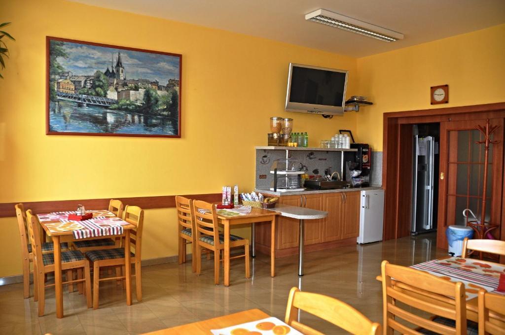 Hotel U Radnice Лоуни Екстериор снимка