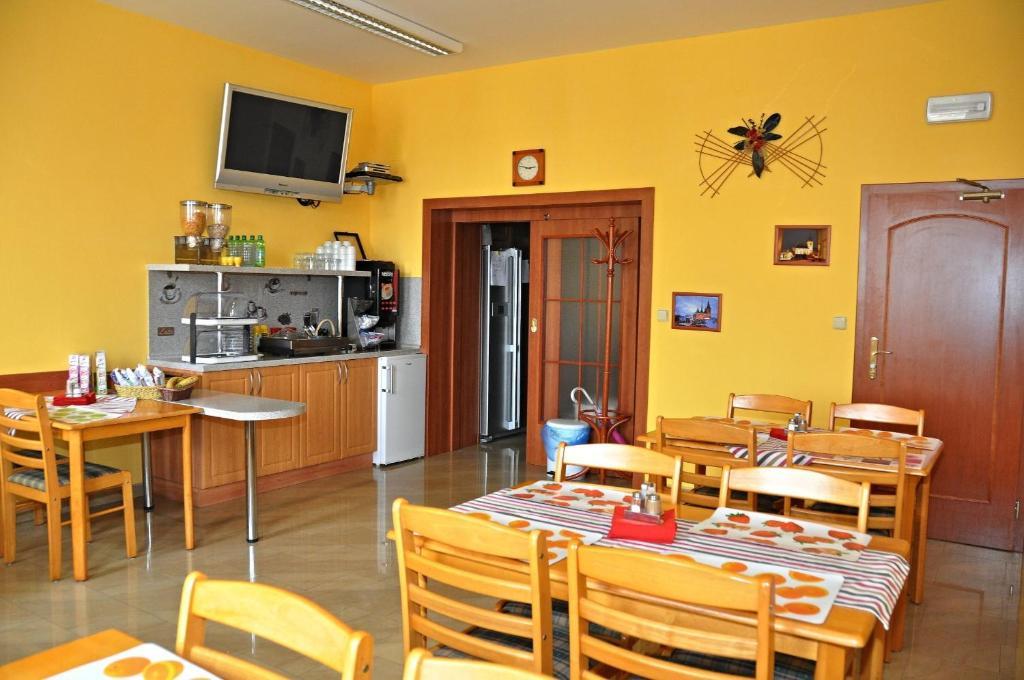 Hotel U Radnice Лоуни Екстериор снимка