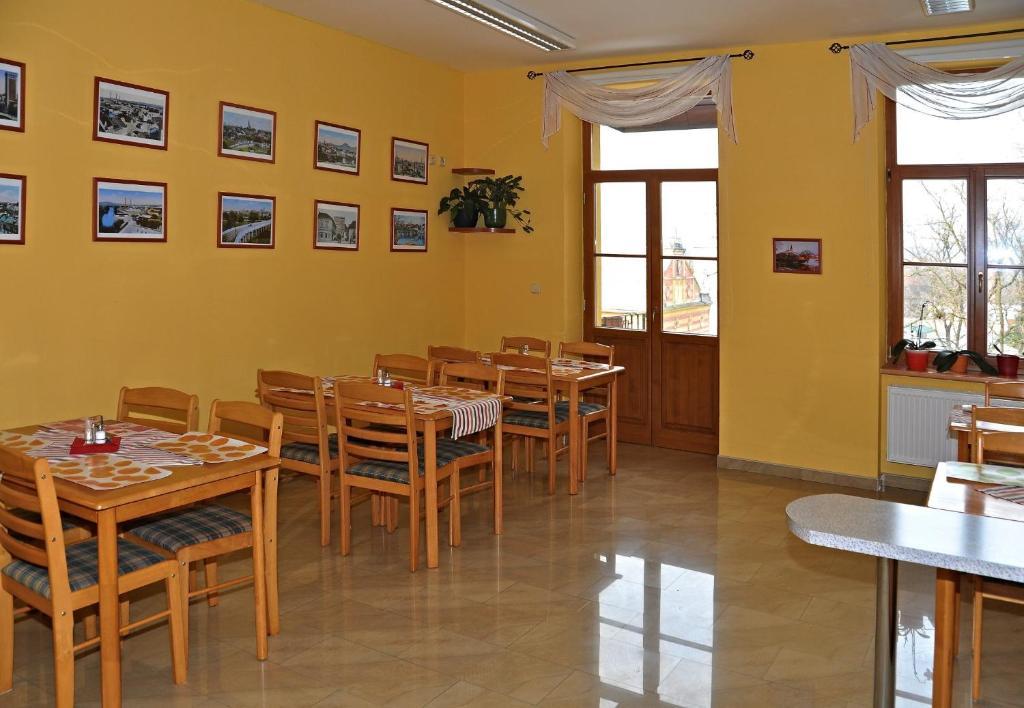Hotel U Radnice Лоуни Екстериор снимка